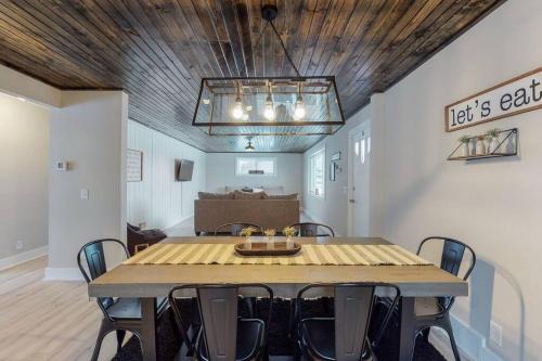 Canton House | Steps to the HOF-Football Fans Dream Stay