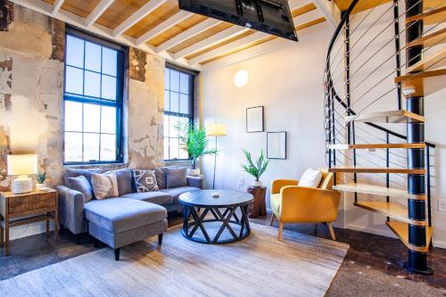 Old City Apartment | Sterchi Lofts Getaway - Downtown Knoxville
