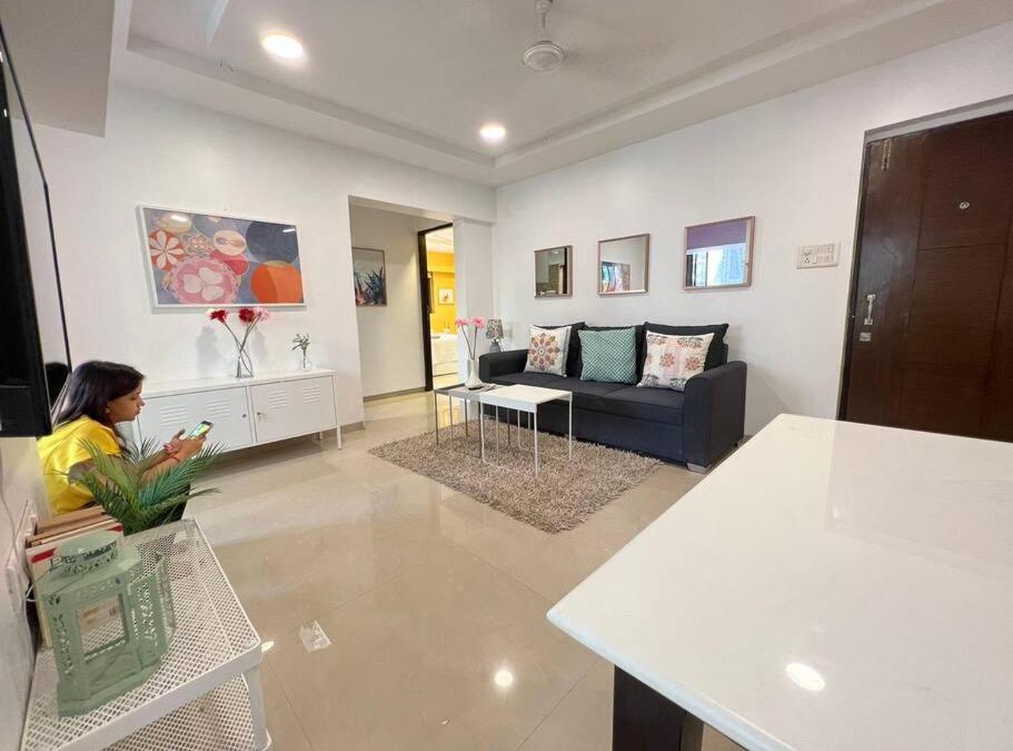 Pali Hill Apartment | Sterling 102, off Carter Road, Bandra West by Connekt Homes