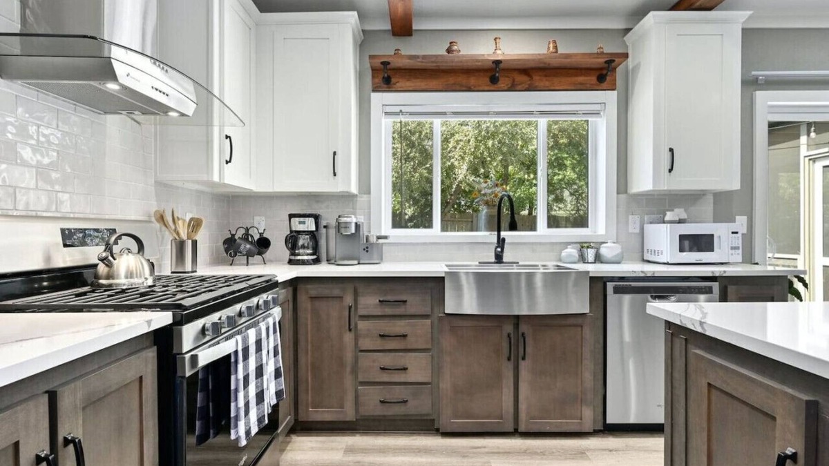 Austin House | 'Sterling Serenity' Pet Friendly! FirePit! Lake Austin Access!