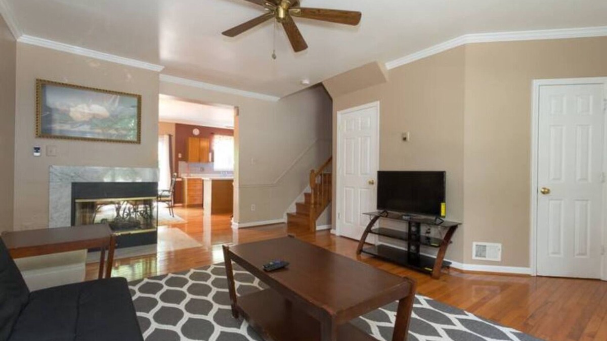 Cascades House | Sterling Townhouse Sleeps a Bunch
