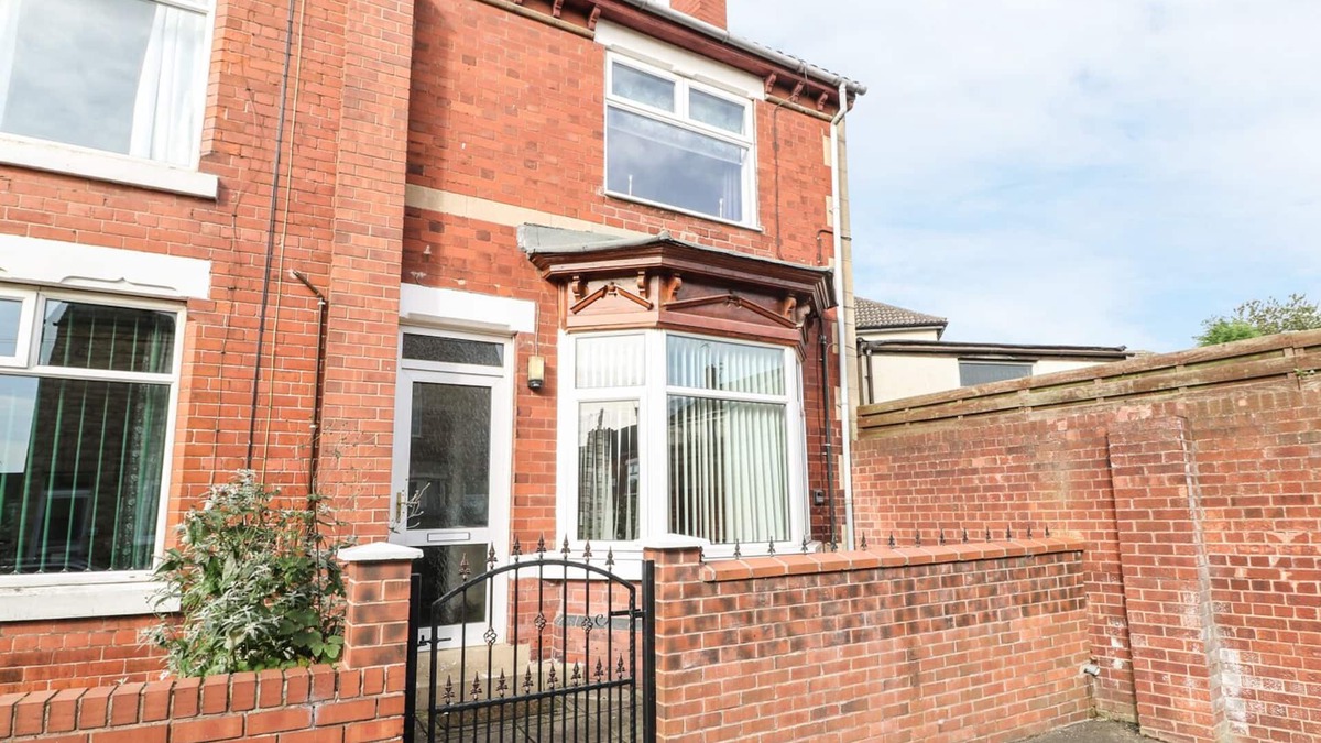 Worksop Cottage | STEVENSON'S PLACE, pet friendly, with a garden in Whitwell