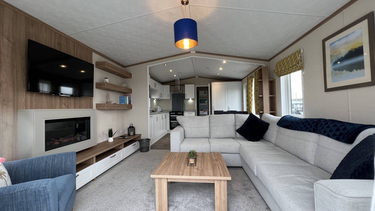 St. Andrews Cottage | Stewart Resort Lodge 21 is a luxury lodge that sleeps 4 guests in 2 bedrooms