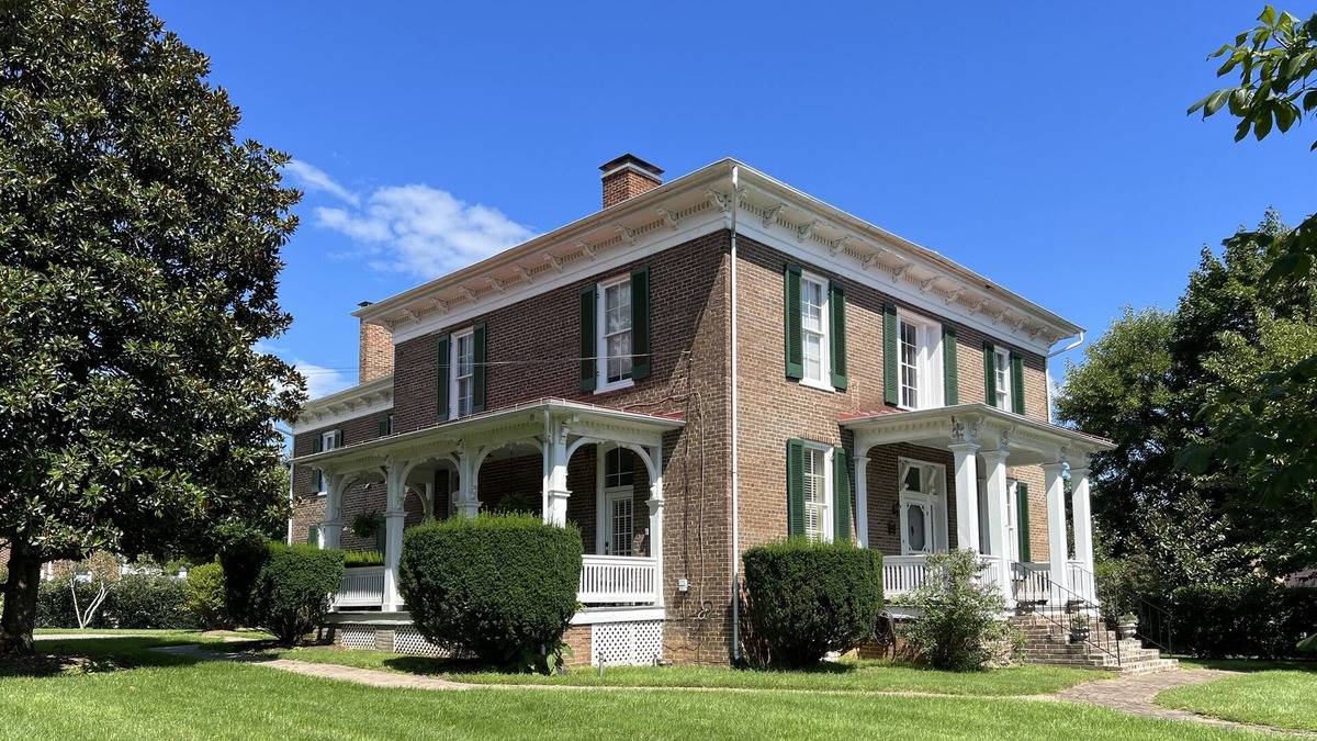 Woodstock House | Stickley Hall- A historic, beautiful home