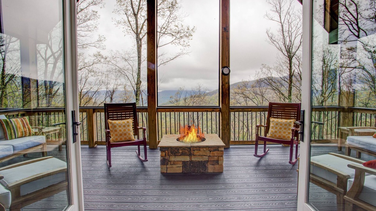 Laurel Ridge House | Sticks & Stones | NEW Construction, Elegantly Decorated, HOT TUB, Pet Friendly, Tons of Privacy!