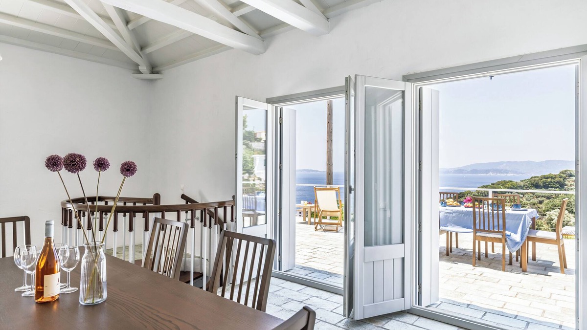 Loutraki House | Still Horizon House-Located at the top of Loutraki port-Sunset & Sea view