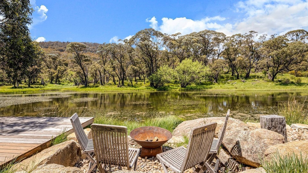 Lake Crackenback Ski Chalet | Stillwater Chalet B - Amazing Lakefront 2BR Chalet l BBQ l Gym l Tennis l Indoor Pool