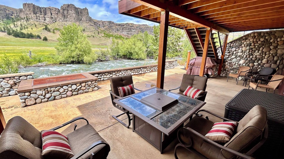 Nye House | Stillwater River Front Montana Home