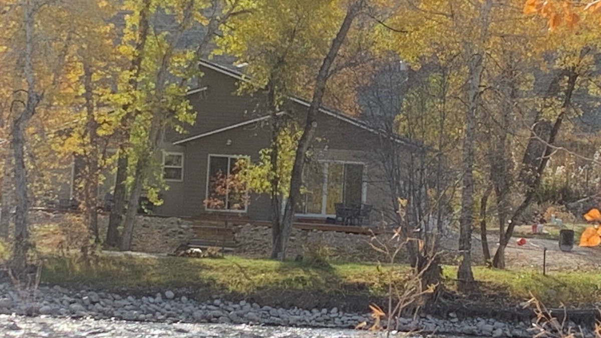 Absarokee House | Stillwater Riverfront Home, Close to the Beartooths, Fish from your door - Peace
