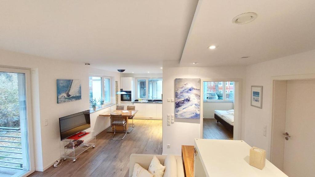 Blasewitz Apartment | Stilvolle Wohnung in Elbnähe mit Balkon, Parkplatz
