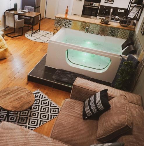 Mitte Apartment | Stilvolles City-Loft mit privatem Whirlpool