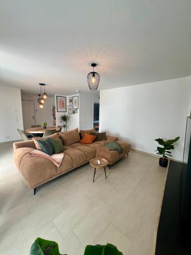 Oos Apartment | Stilvolles, modernes Apartment mit Sonnen-Balkon