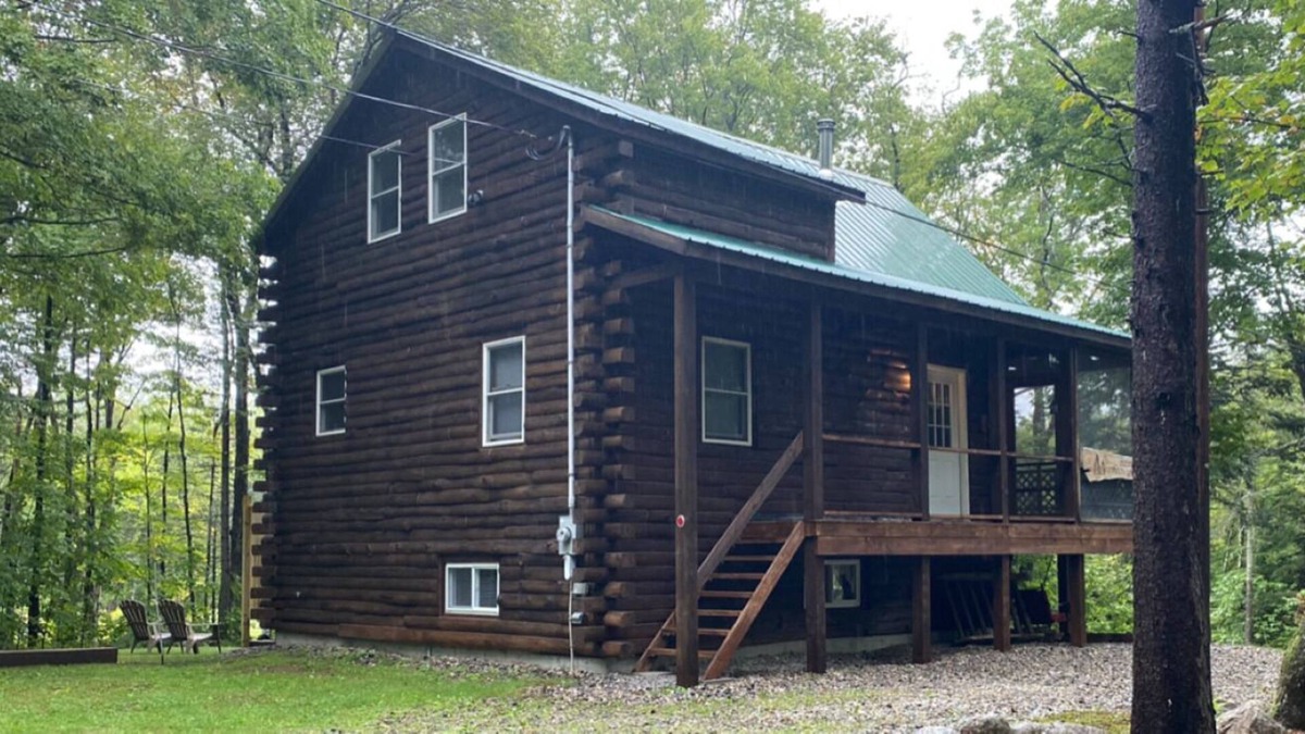 Ellsworth Cabin | Stinson Lake Charming & Spacious Log Cabin