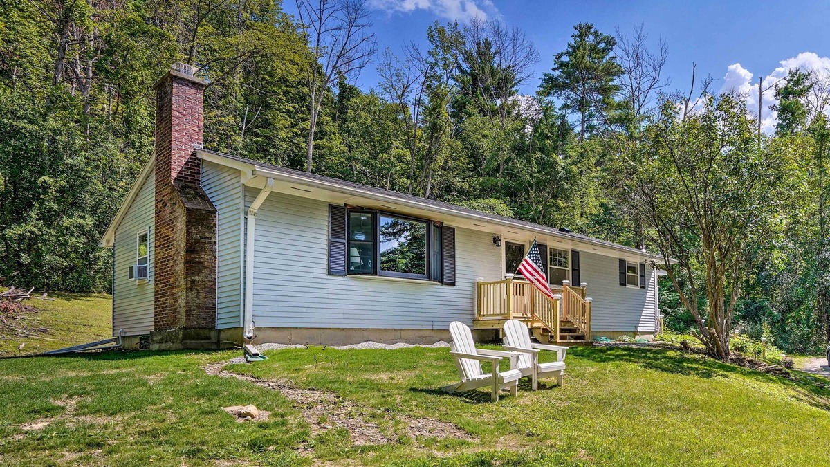 Lenox Dale House | Stockbridge Home: Walk to Town Beach!