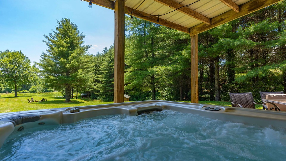Ennice Cabin | Stocked Fishing Pond + Private + Hot Tub + Game Room!