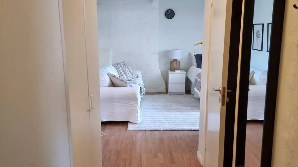 Norrmalm Apartment | Stockholm City Chic-1-Bedroom Loft for 3nn