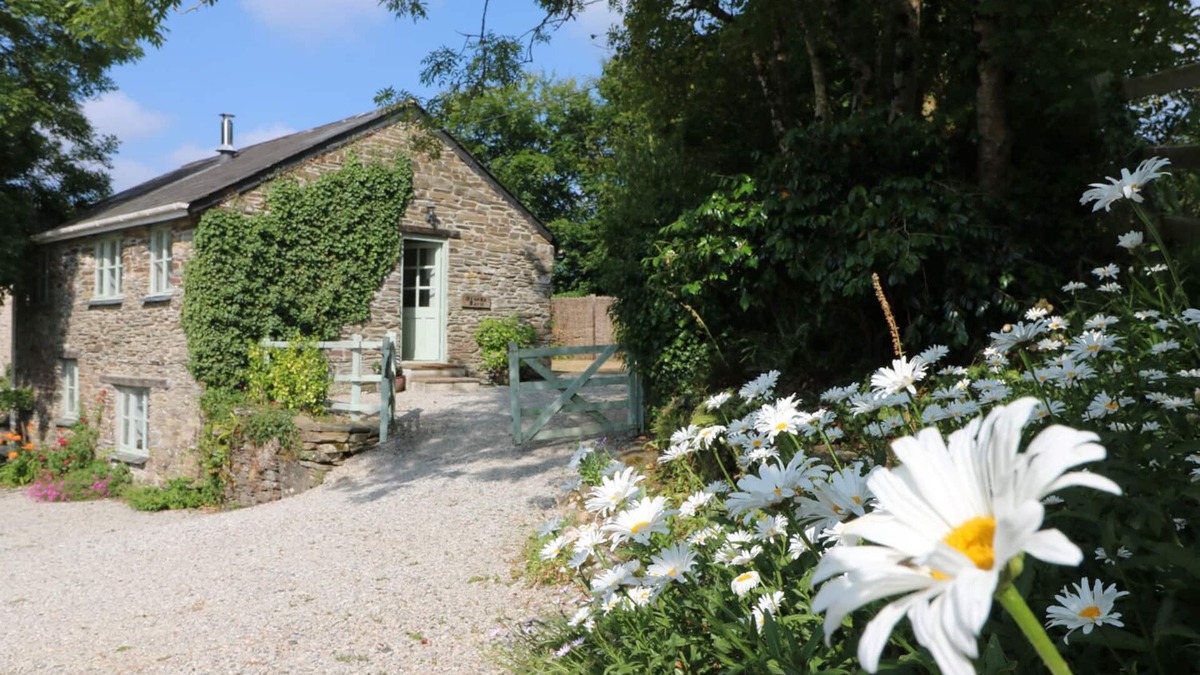 Liskeard Cottage | STOCKS BARN, pet friendly, with open fire in Liskeard