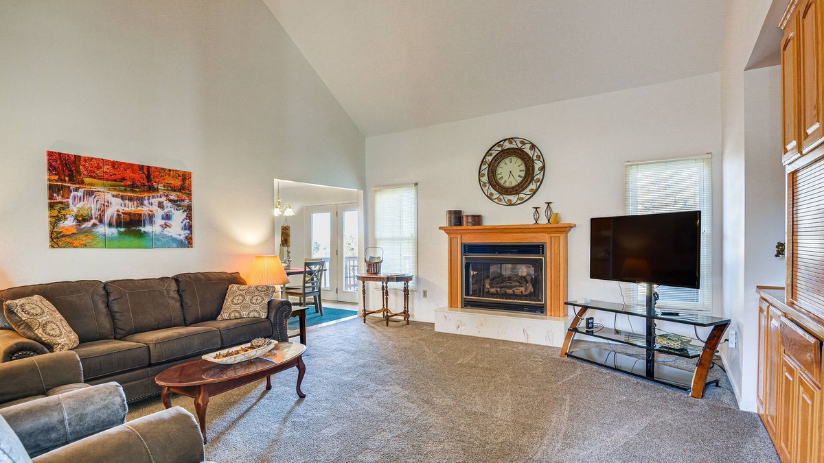 Stockton House | Stockton Home w/Deck & Gas Grill ~ 1 Mi to Lake!