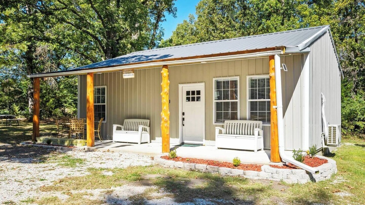 Dunnegan House | Stockton Lake Getaway Less than 1/2 mi to Lake