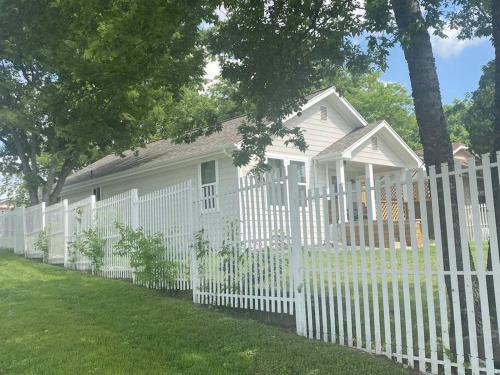 Fort Worth House | StockYards! Less than 4 minutes-Sleeps 8-Lee House