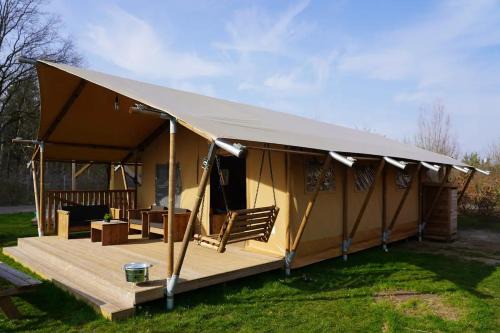 Heusden Gem Asten Other | Stoere safaritent voor 7 personen met Privé sanitair Sleepy
