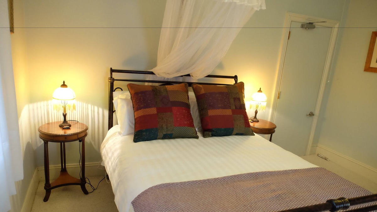 Carcoar Bed & Breakfast | Stoke House Bed and Breakfast