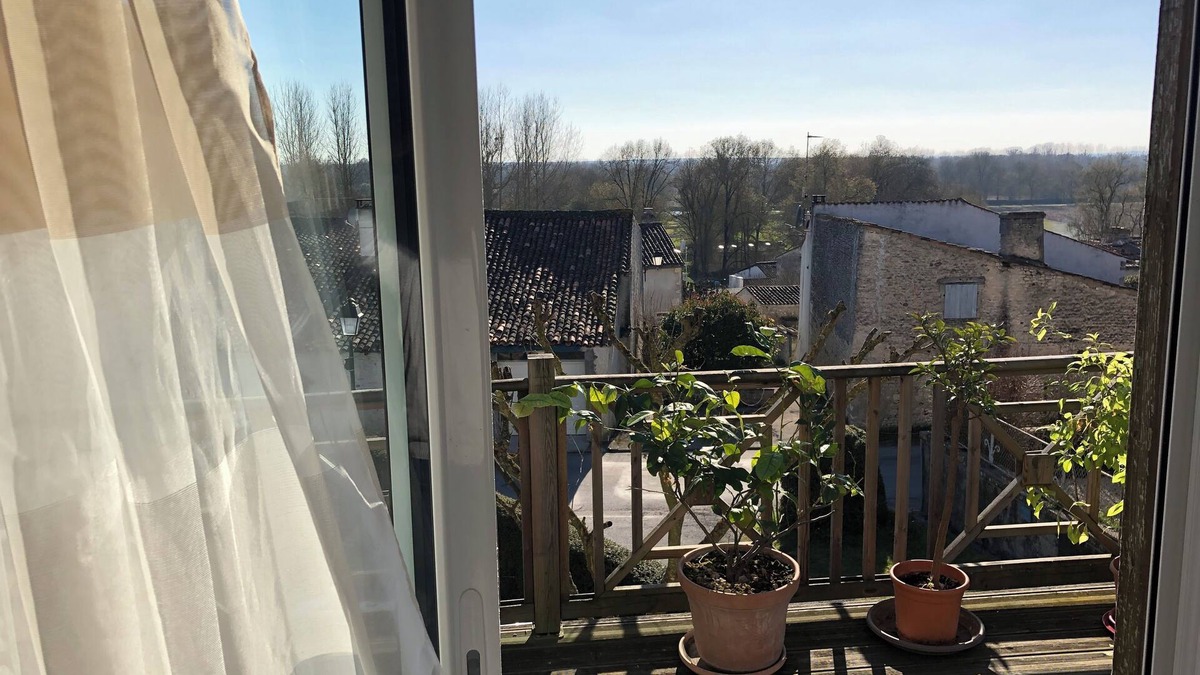 Dompierre-sur-Charente Apartment | Stone and wood, the calm of a small village.
