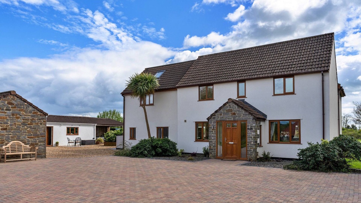 Lympsham House | Stone Bow Farmhouse