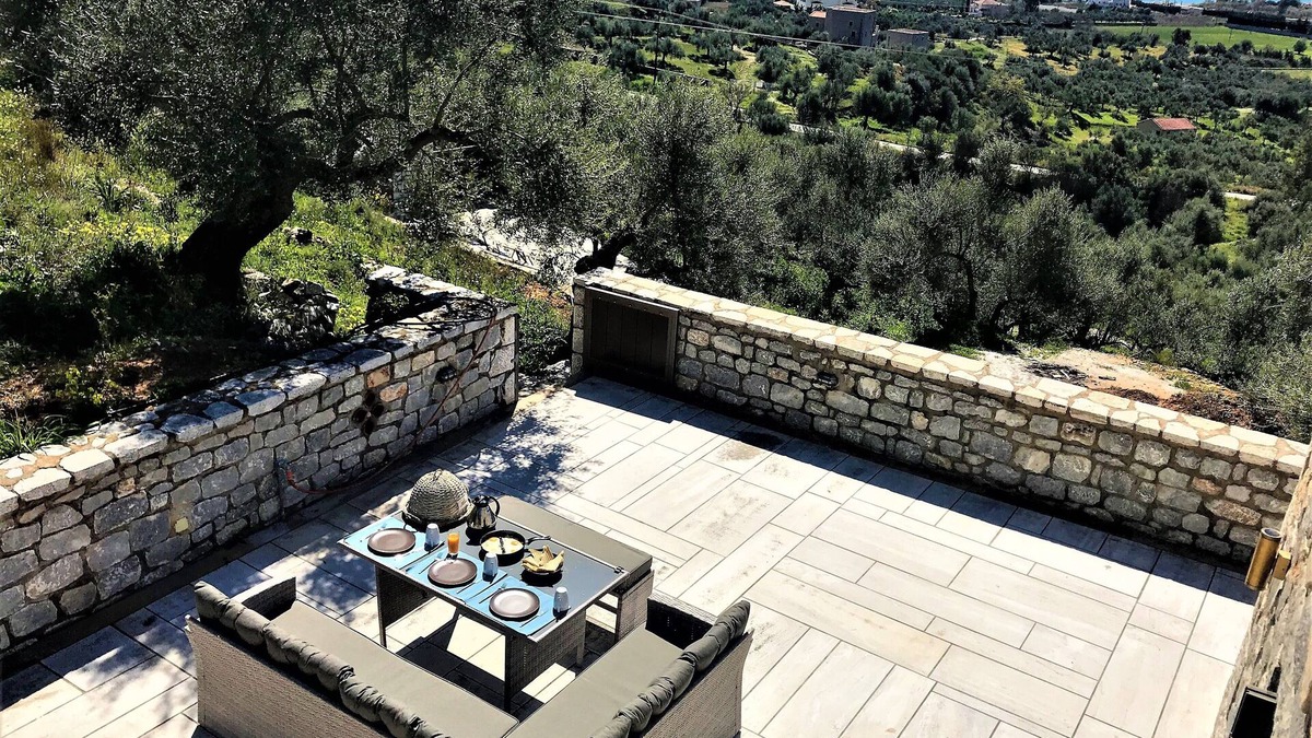 Selinitsa Villa | Stone-built cottage in Gythio, Mani | ‘Liopetra’