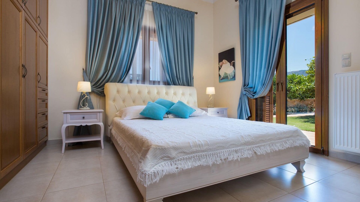 Katsifariana Villa | Stone built villa Anerocurù with ample gardens, BBQ, near Chania town and beach