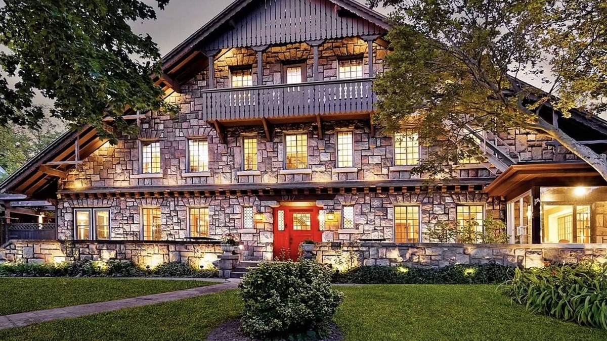 Burns Park Bed & Breakfast | Stone Chalet B&B Inn and Event Center