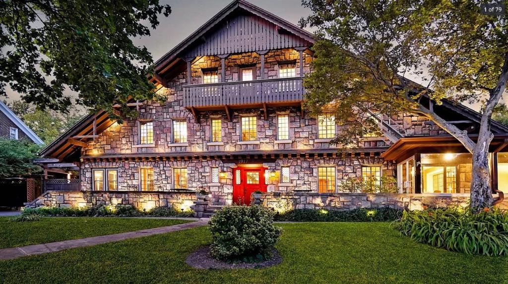 Burns Park Bed & Breakfast | Stone Chalet Bed & Breakfast Inn