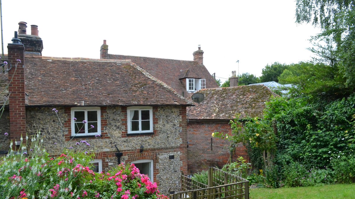 Petham Cottage | Stone Cottage - a cottage that sleeps 3 guests in 2 bedrooms