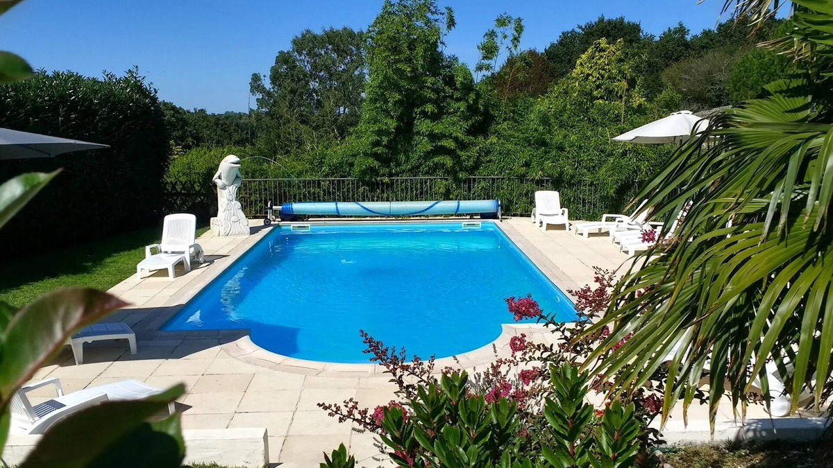La Chaize-Giraud Cottage | Stone Cottage, 5 km from Brétignolles sur mer, heated swimming pool
