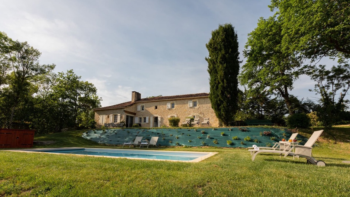 Gondrin House | Stone cottage with swimming pool - King size beds & Pyrenees views