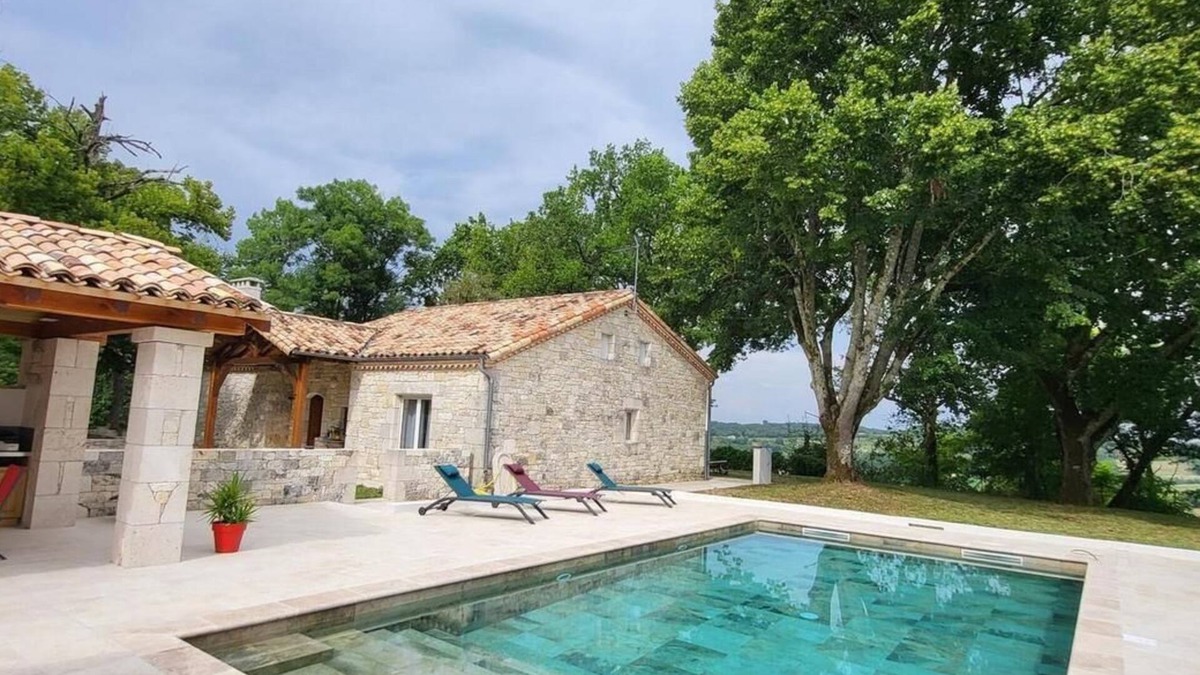 Monbalen House | Stone country house with new swimming pool and summer kitchen