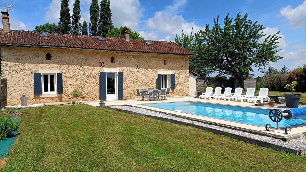 Eglise-Neuve-de-Vergt Cottage | STONE FARMHOUSE - STYLE COTTAGE WITH SWIMMING POOL IN PERIGORD WHITE -