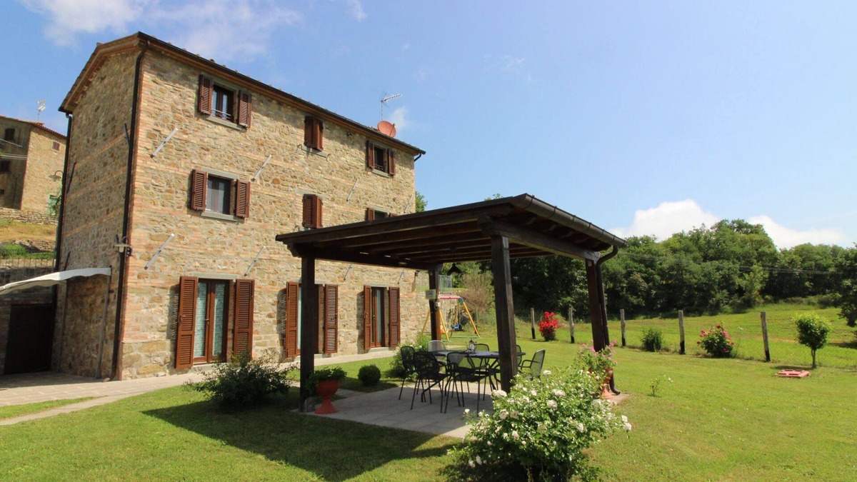 Bivio Lugnano Villa | Stone farmhouse of ancient peasant origins, situated in a panoramic and secluded position on the bor