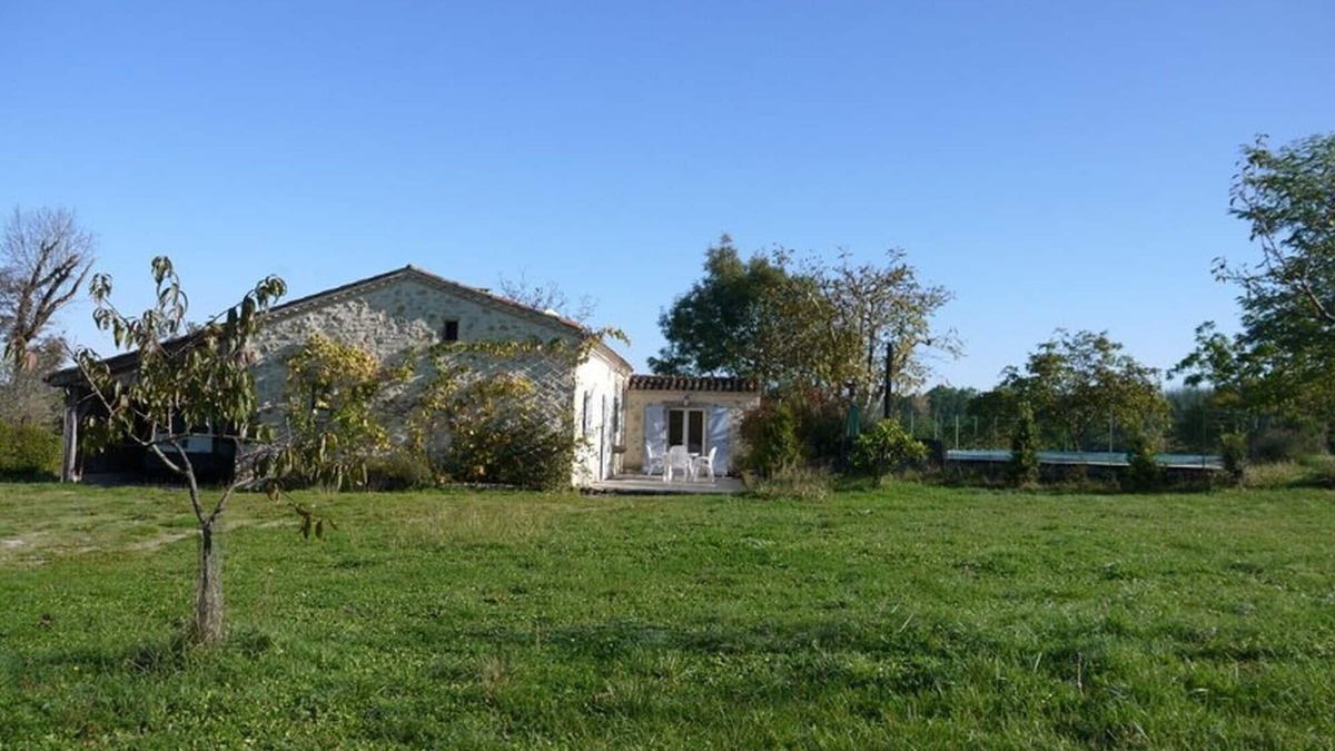 Thezac Cottage | stone farmhouse on one level 3 c. with private pool