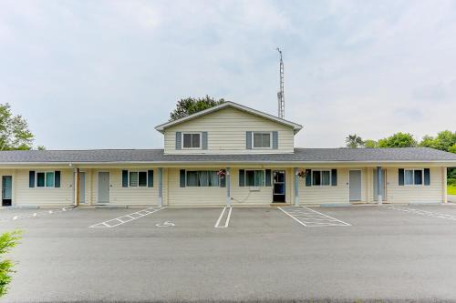 Baddow Hotel | Stone Fountain Motel