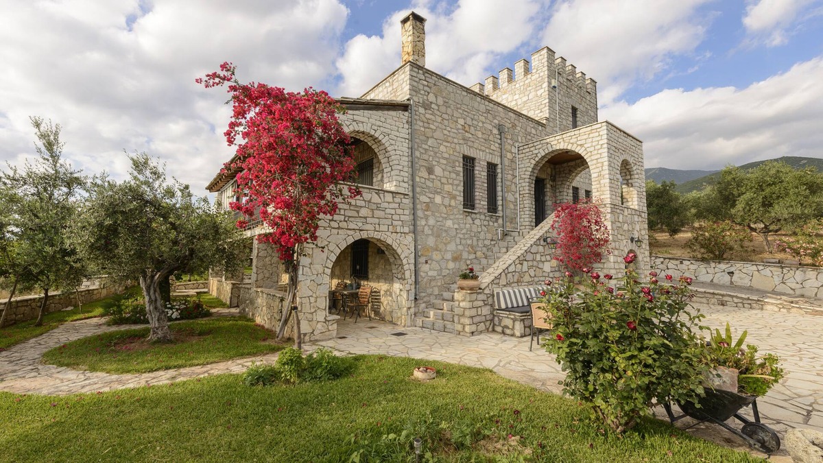 Mikri Mantineia House | Stone Garden Studio - Private Vacation Hideout