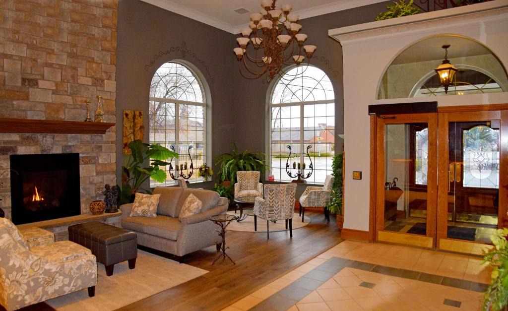 Orillia Hotel | Stone Gate Inn