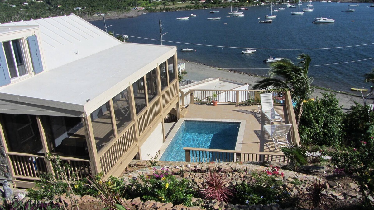 Estate Carolina House | Stone Harbor~ Great Coral Bay Location. Mint condition property, private pool