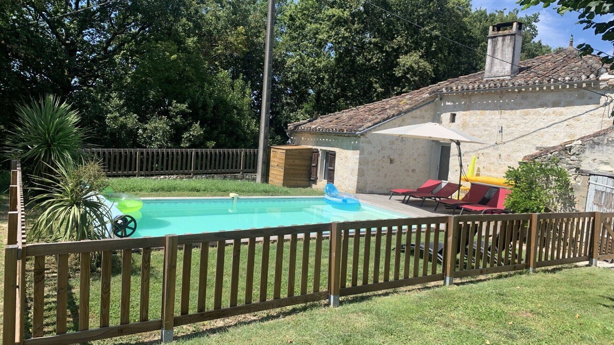 Saint-Caprais-de-Lerm House | Stone house with swimming pool