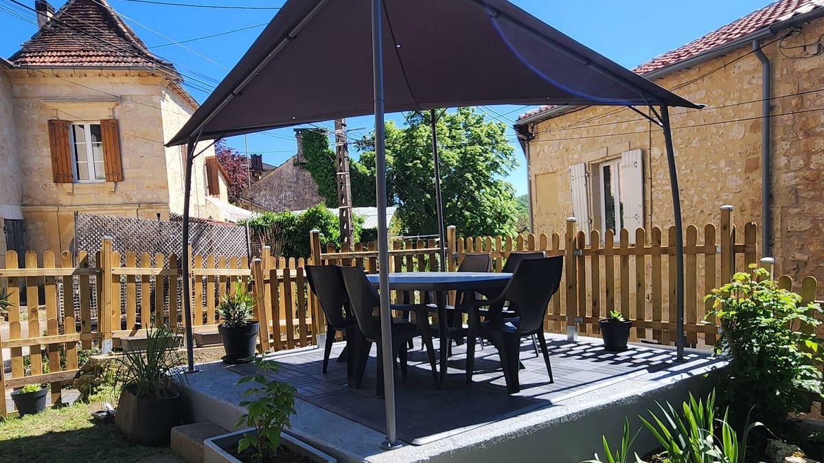 Couze-et-Saint-Front House | Stone house in the heart of a Périgord village