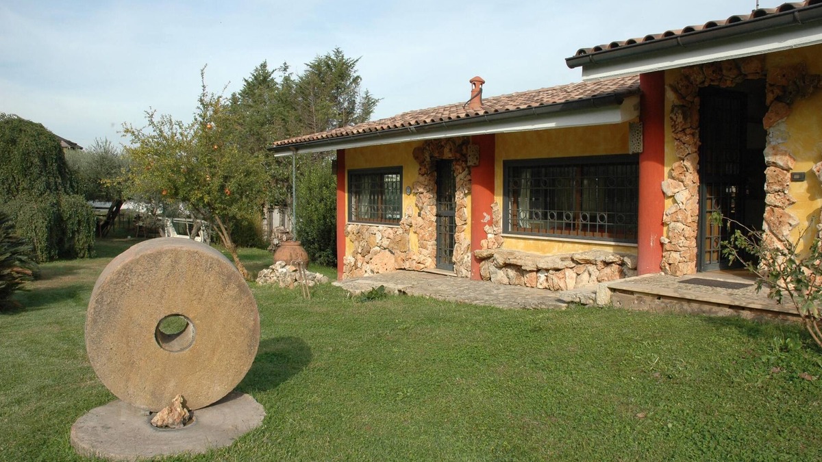 Fiano Romano House | Stone House 1. Garden house near Rome. Ground floor.