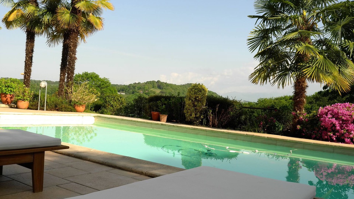Gan Cottage | Stone house 1850, sleeps 4 with heated pool, 3-hectare property