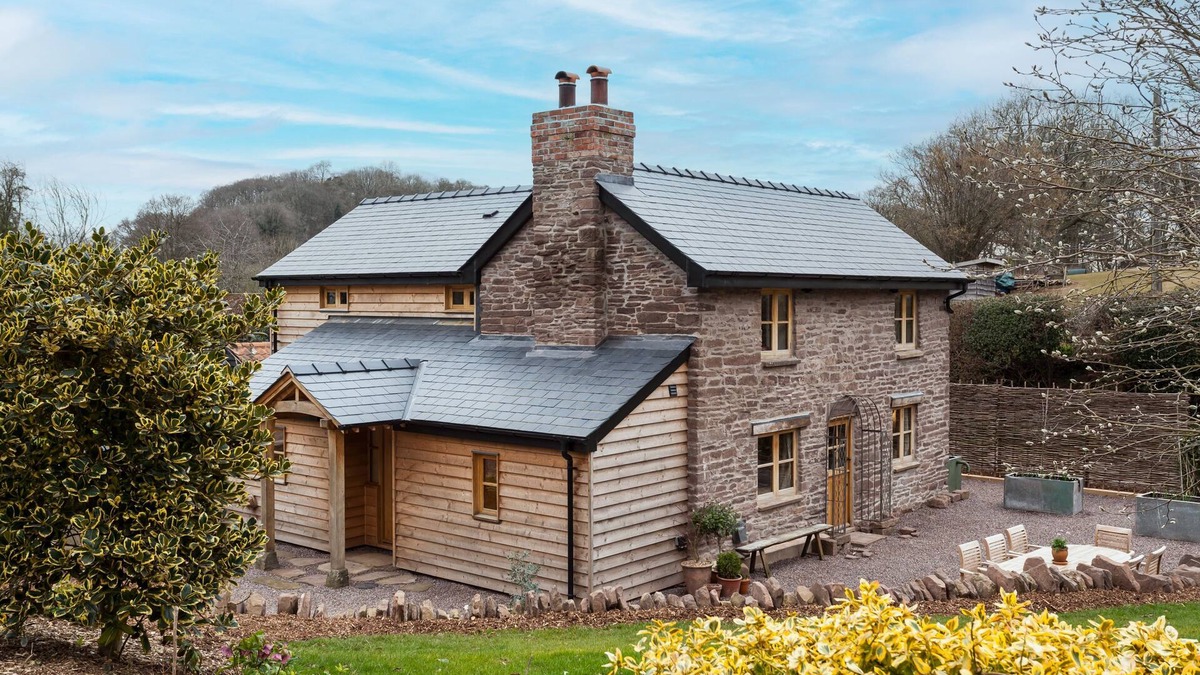 Leominster Cottage | Stone House - a charming cottage that sleeps 6 guests
