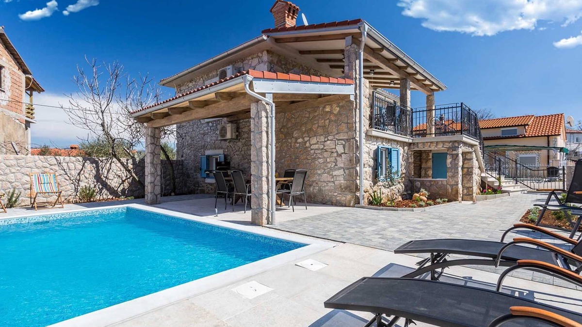 Dobrinj Apartment | Stone House Apartment With A Private And Heated Swimming Pool