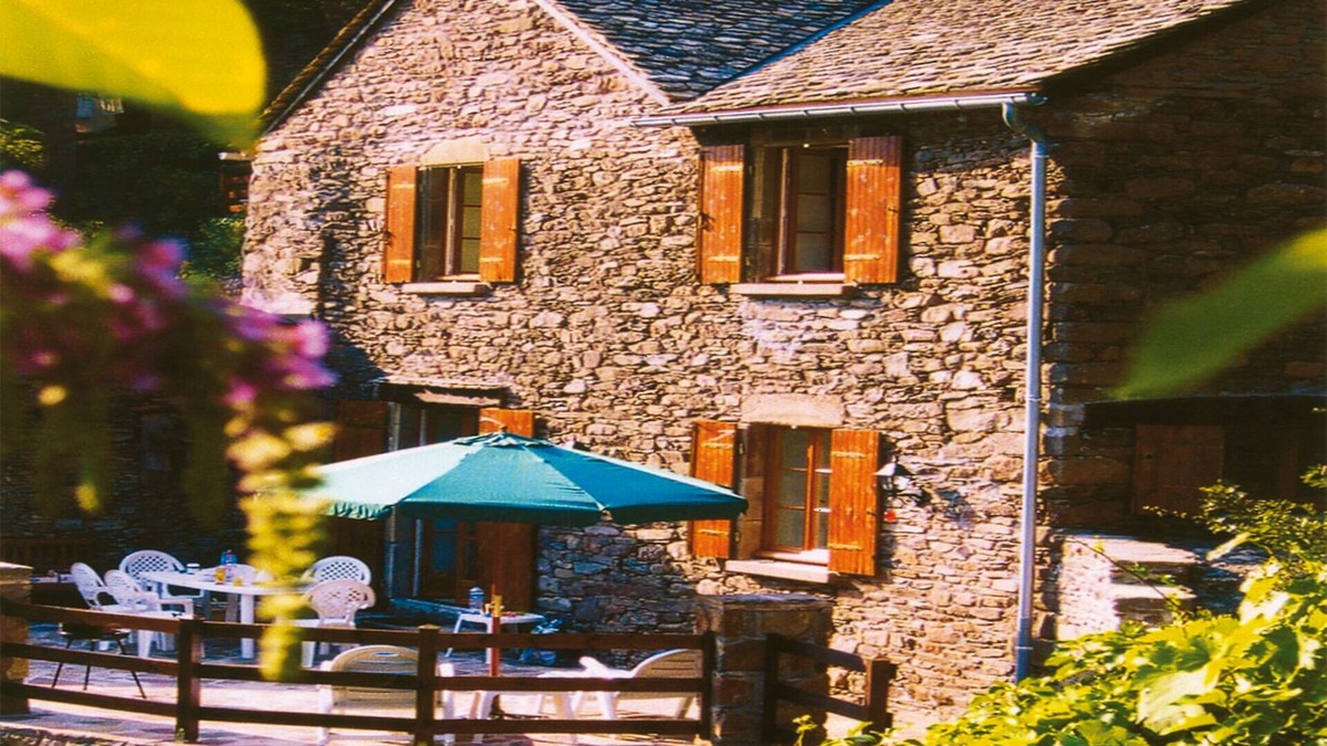 Brousse-le-Chateau House | Stone house in Aveyron, at the water's edge, in a listed medieval village